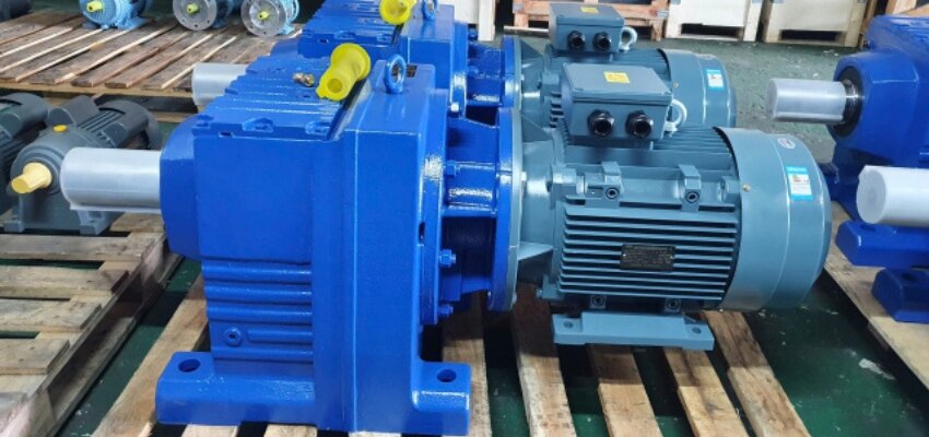 Giá động cơ giảm tốc tải nặng 3 pha tại Thành Thái Motor