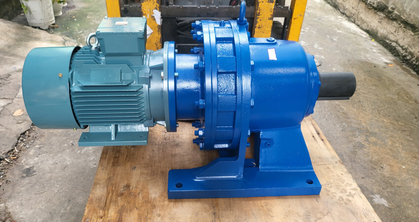 Động cơ giảm tốc tải nặng với sự kết hợp giữa động cơ điện và hộp giảm tốc