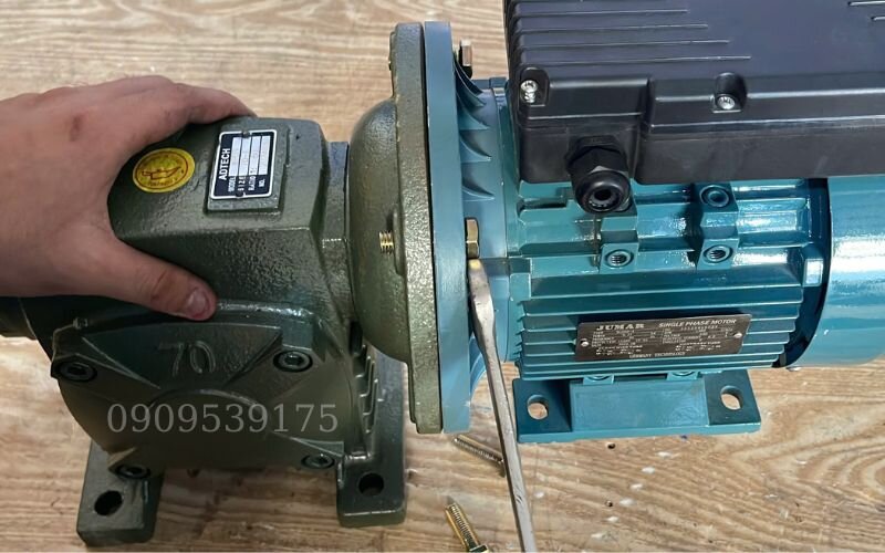 Các bước lắp hộp giảm tốc trục vít với động cơ điện 1 pha