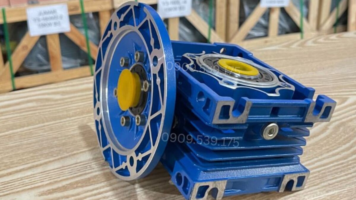 Hộp số giảm tốc NMRV.
