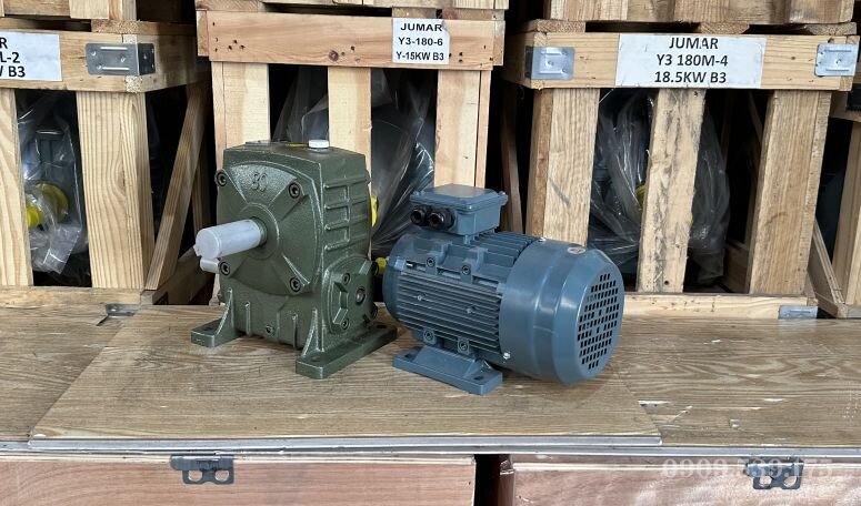 Cấu tạo chi tiết động cơ giảm tốc WPA gồm hộp giảm tốc WPA và động cơ điện