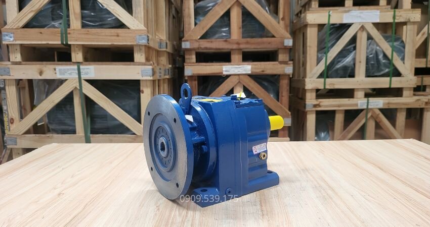 Hộp giảm tốc tải nặng trục thắng R