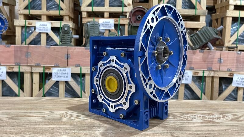 Cách hạn chế tiếng hú và tiếng gõ của hộp giảm tốc NMRV